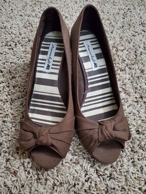 American Eagle Outfitters Brown Knotted Peep-Toe Wedge Shoes- Sz 7.5